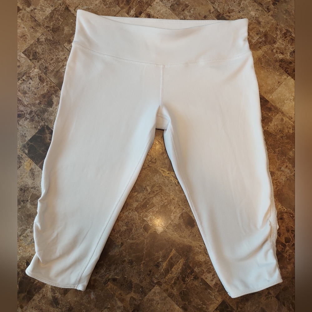 Lululemon ruched clam diggers, EUC, size 10
